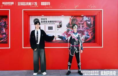 在隆福寺红墙下偶遇冠军选手，我才发现海外游子最怀念的不是游戏，而是这种热闹