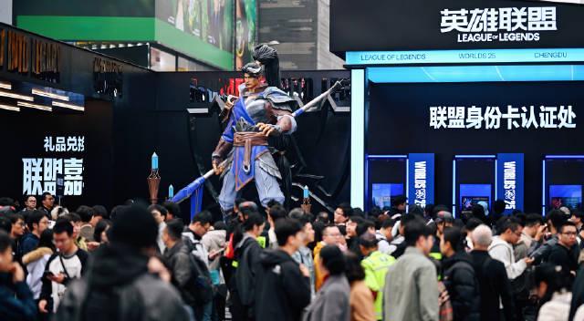 2025联盟嘉年华成都站火爆开启！海外玩家如何用Sixfast解锁英雄联盟国服活动？