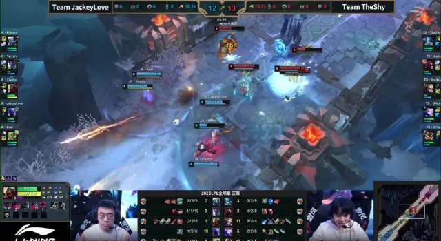 刷到LPL全明星赛的凌晨，我对着卡成PPT的直播画面，突然懂了海外游子的痛