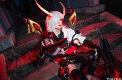 刷到闺蜜的卡莎COS正片，我连夜打越洋电话：在海外看国服比赛，比打排位还心累