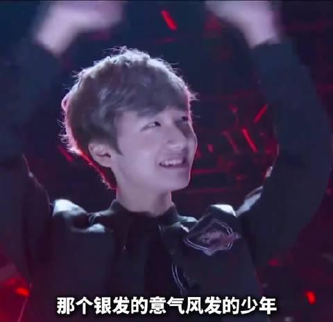 刷到小花生退役视频那晚,我在纽约公寓里卡成了PPT,原来海外追电竞比打排位还难