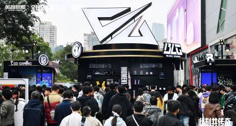 刷到成都联盟嘉年华现场视频,我连夜翻出压箱底的游戏截图,那些年我们追过的英雄联盟啊