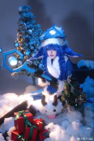 刷到海外闺蜜的LOL冰雪节cos照,她问我:为啥你们在国外的连游戏皮肤都加载不出来?